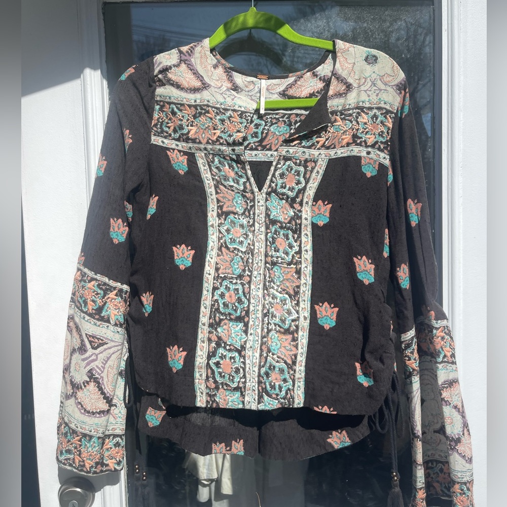 Free People SET (shorts & long sleeve) dark brown/black set with pink pattern